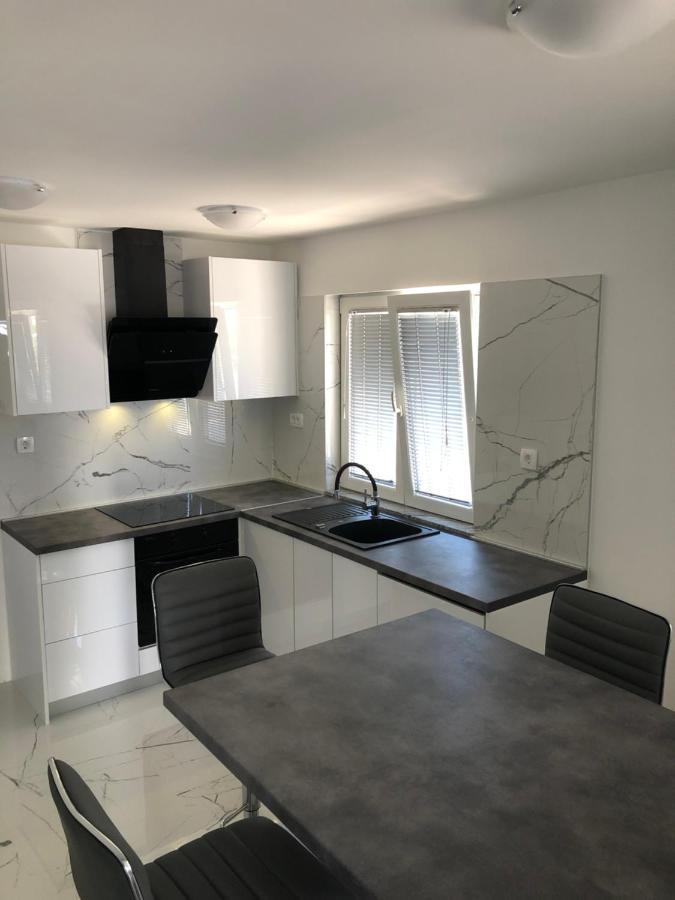 Apartments Mateo Бибине Екстериор снимка