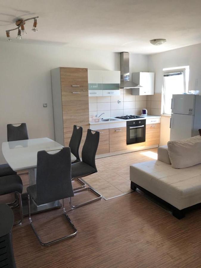 Apartments Mateo Бибине Екстериор снимка